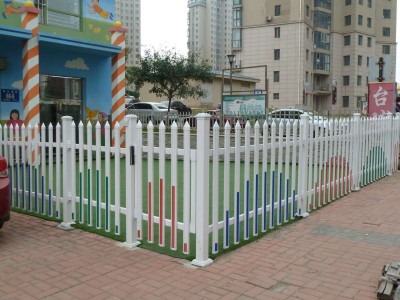 大连围栏   大连锌钢护栏   大连PVC护栏