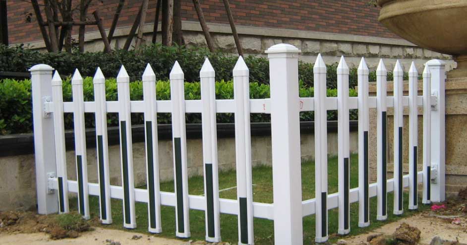 大连PVC护栏与普通护栏的区别   