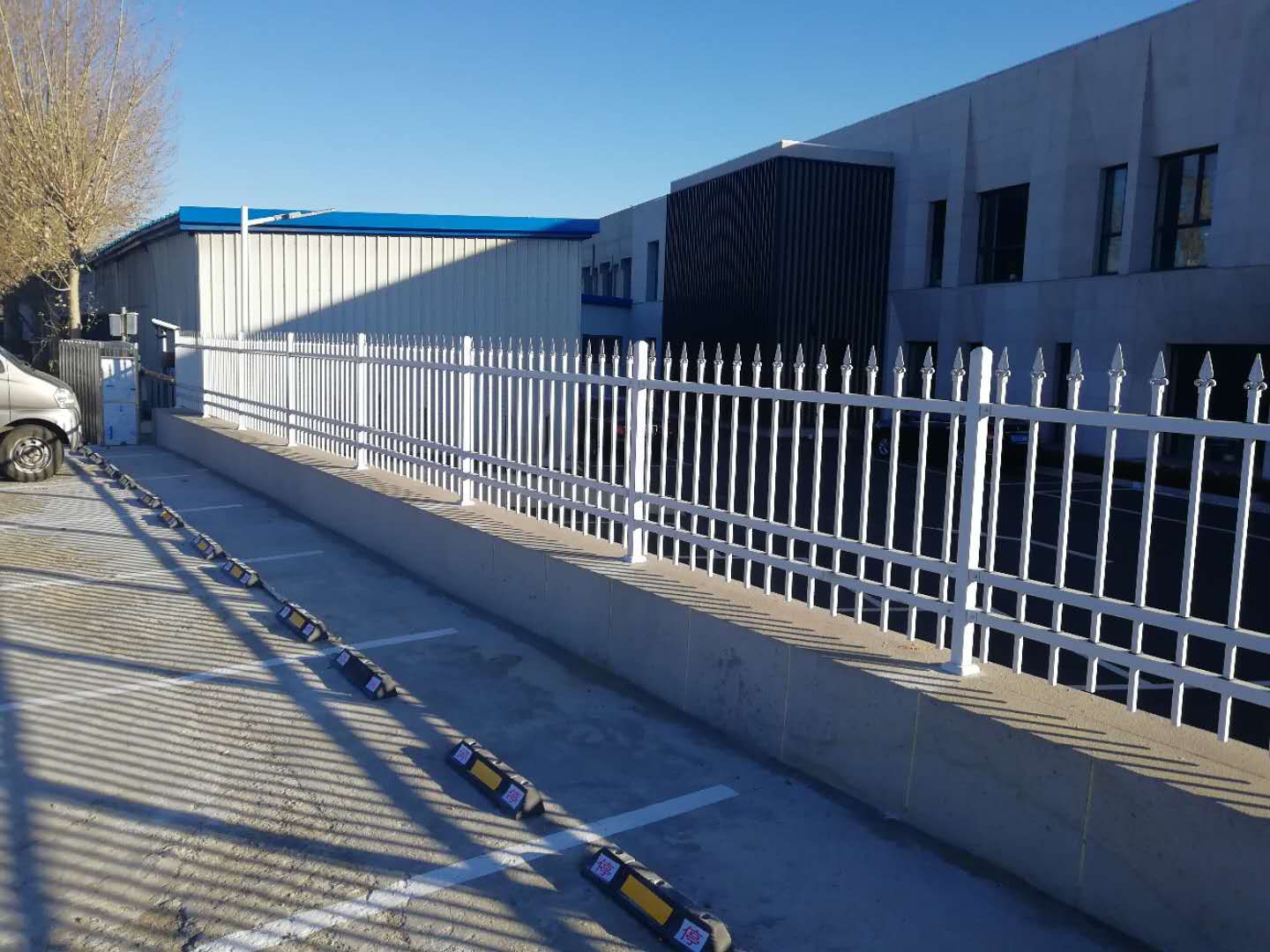 大连护栏,大连围栏,大连锌钢护栏,大连PVC护栏